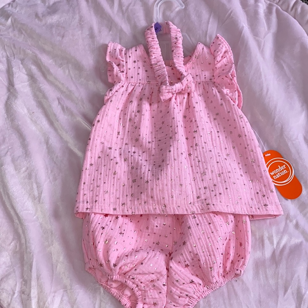 Baby girl two piece shirt and shorts. New with tags pink with gold stars 12mon